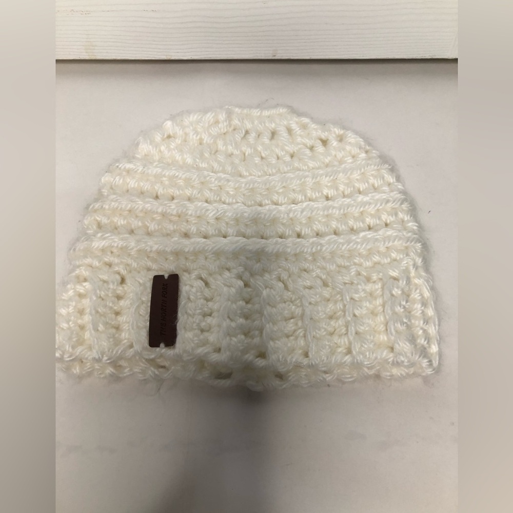 The North Fork white knit hat beanie winter hat‎ North Fork Long Island. NWOT